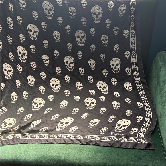Alexander McQueen Silk Skull Scarf - Picture 8 of 11